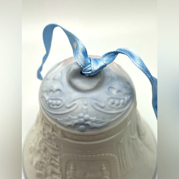 Llardo 1998 porcelain Christmas bell ornament - Picture 6 of 10